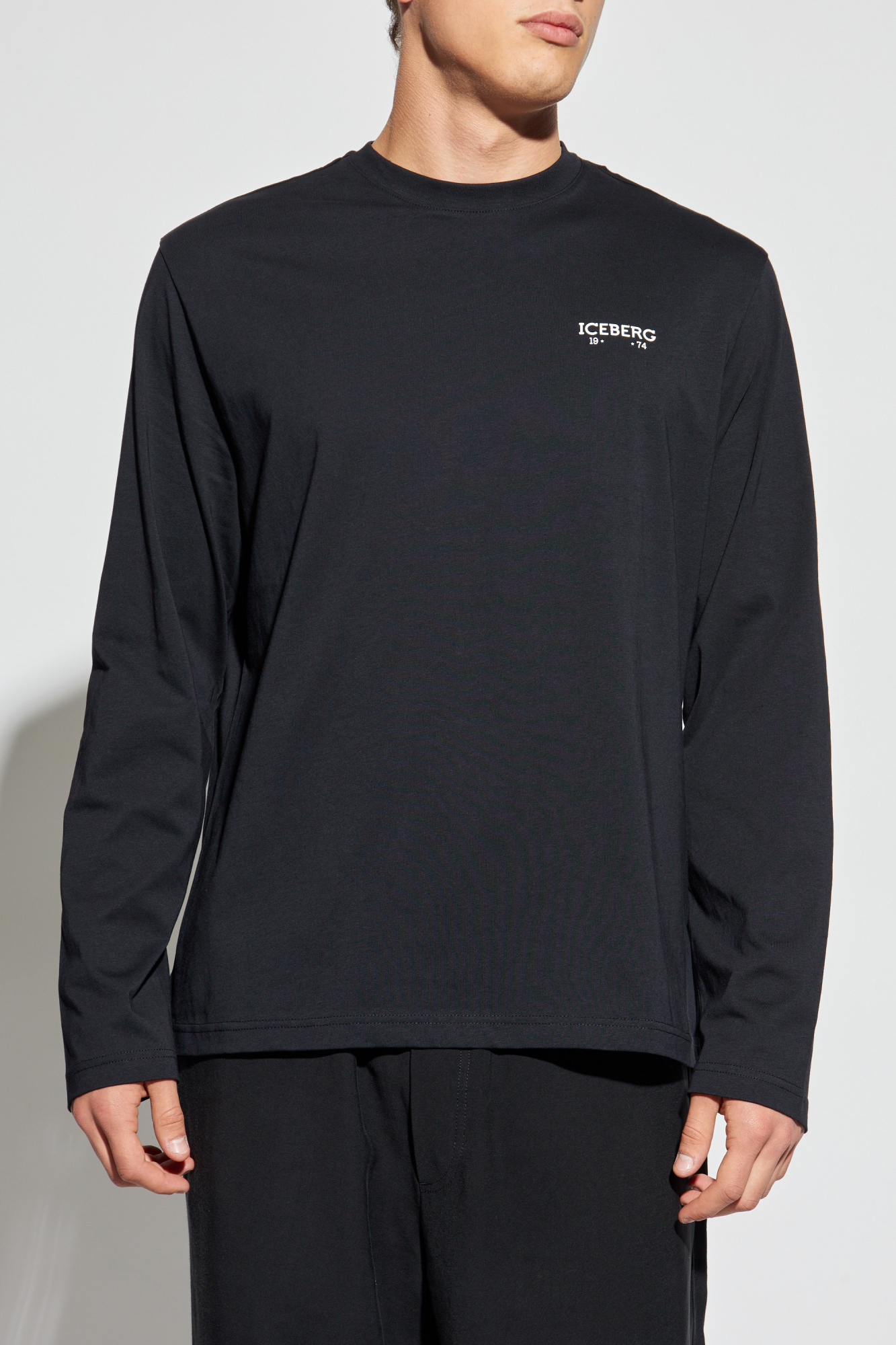 Tシャツ・カットソー ICEBERG Men T-shirt Black F02B6325 9000 Black regular fit T-shirt with SpongeBob print | Iceberg